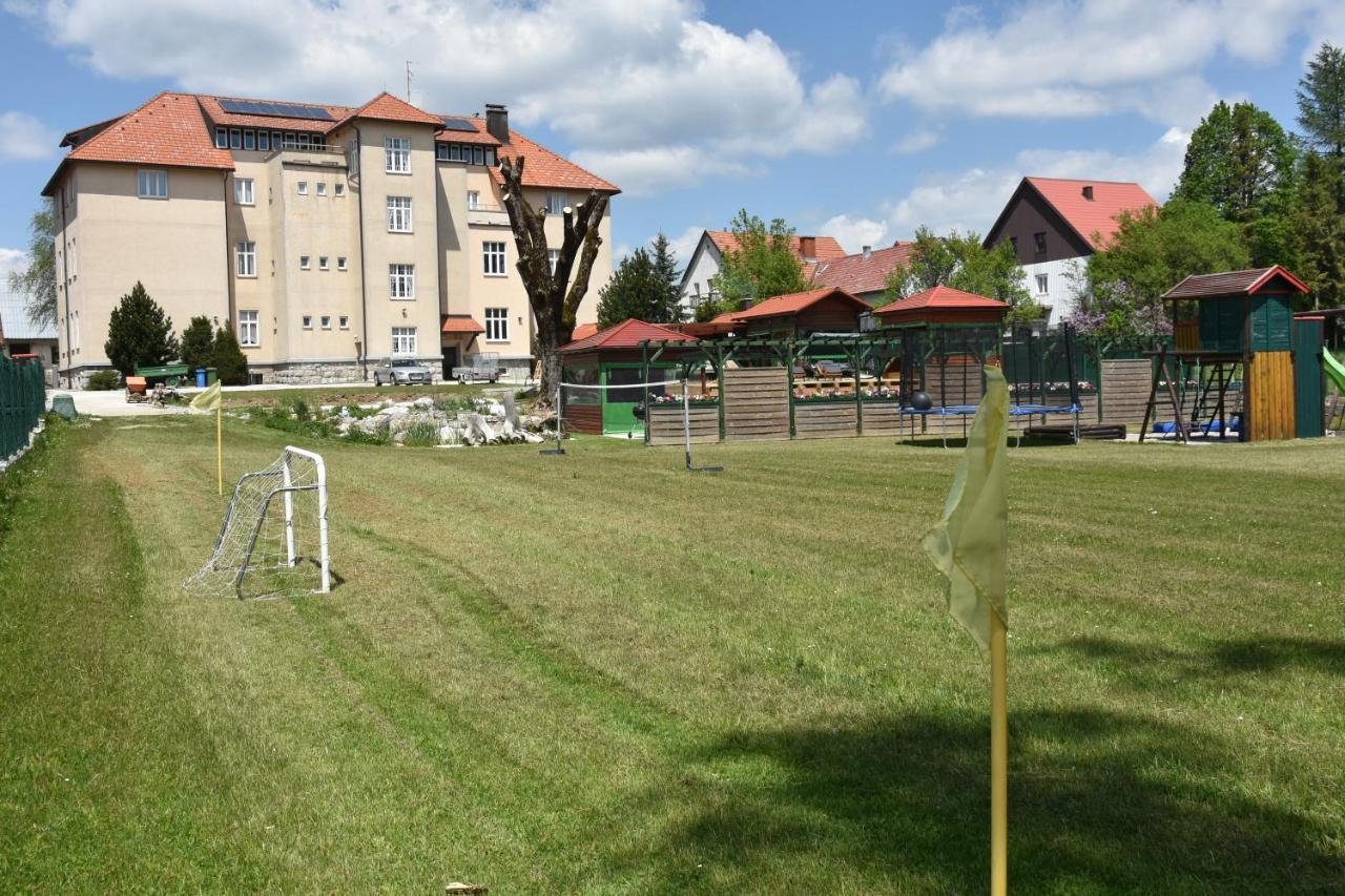 Apartments And Rooms Kod Eli Ravna Gora Eksteriør bilde